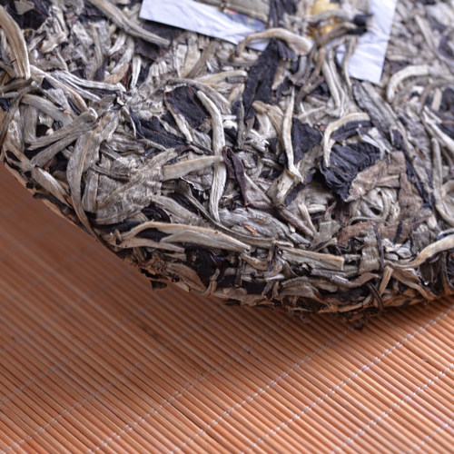 云南普洱白茶月光白老树茶月光美人茶357g乔木老树纯料饼茶包邮 - 图0