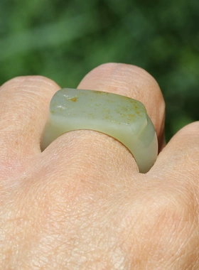 新疆和田玉籽料洒金皮戒指