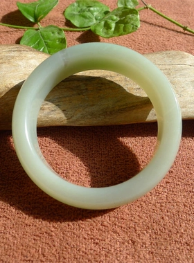 新疆和田玉老坑翠青59圈口手镯