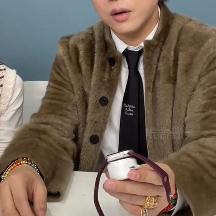 Papi酱胡彦斌同款手表充电器适用苹果iwatchS快充无线磁吸充电宝,淘宝优惠券,粉丝福利购,淘宝优惠卷