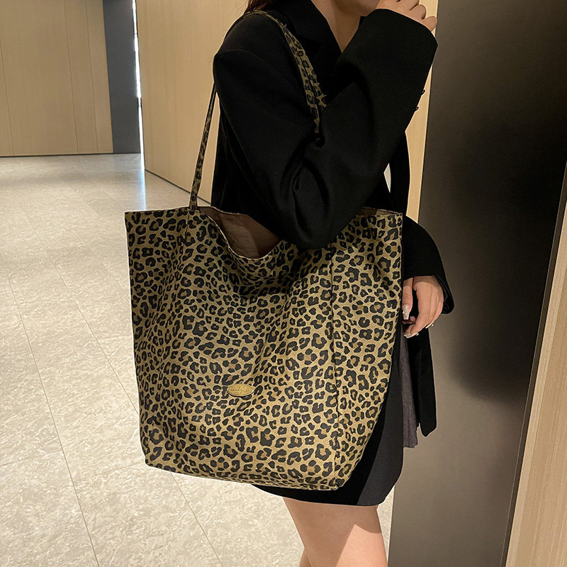 豹纹帆布包包女2025秋季新款潮时尚学院风托特包休闲大容量布包,淘宝优惠券,粉丝福利购,淘宝优惠卷