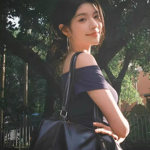 美式辣妹斜肩短袖t恤女夏季新款露肩设计感小众修身短款纯欲上衣 - 图2