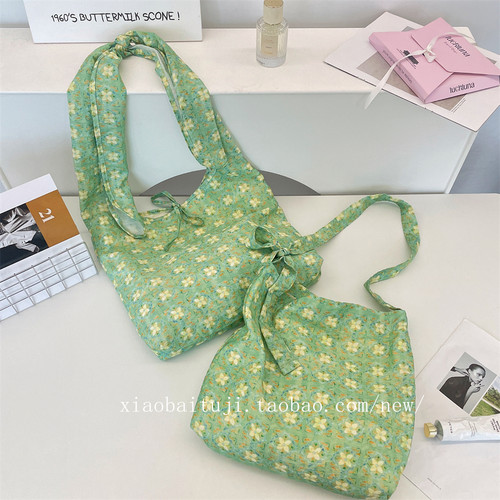 小白兔几 ins新款绿意荷花单肩包清新印花背心包学生上课系带书包 - 图3