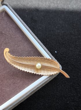 中古精致素金仿珠叶子胸针