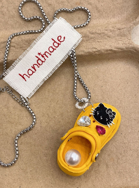 甜酷个性凯蒂猫洞洞鞋吊坠钛钢挂脖项链女配饰长款装饰毛衣链