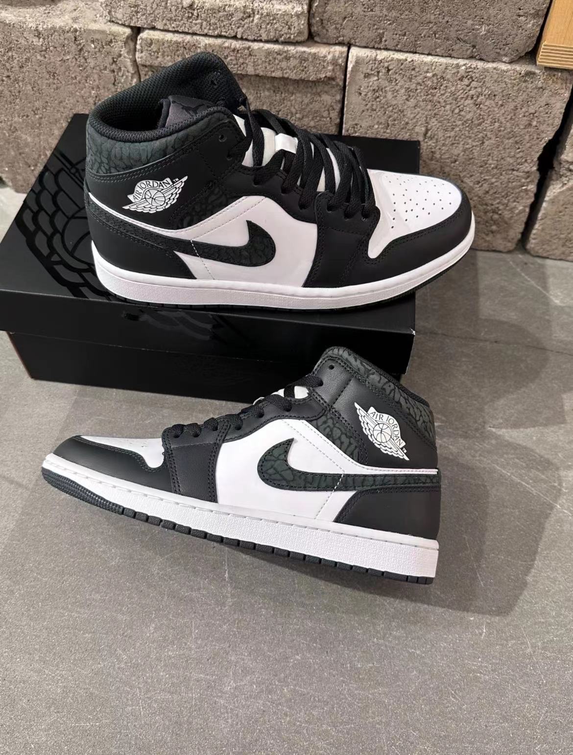 Air Jordan 1 Mid AJ1 黑白 中帮 复古篮球鞋 FB9911-001 - 图3