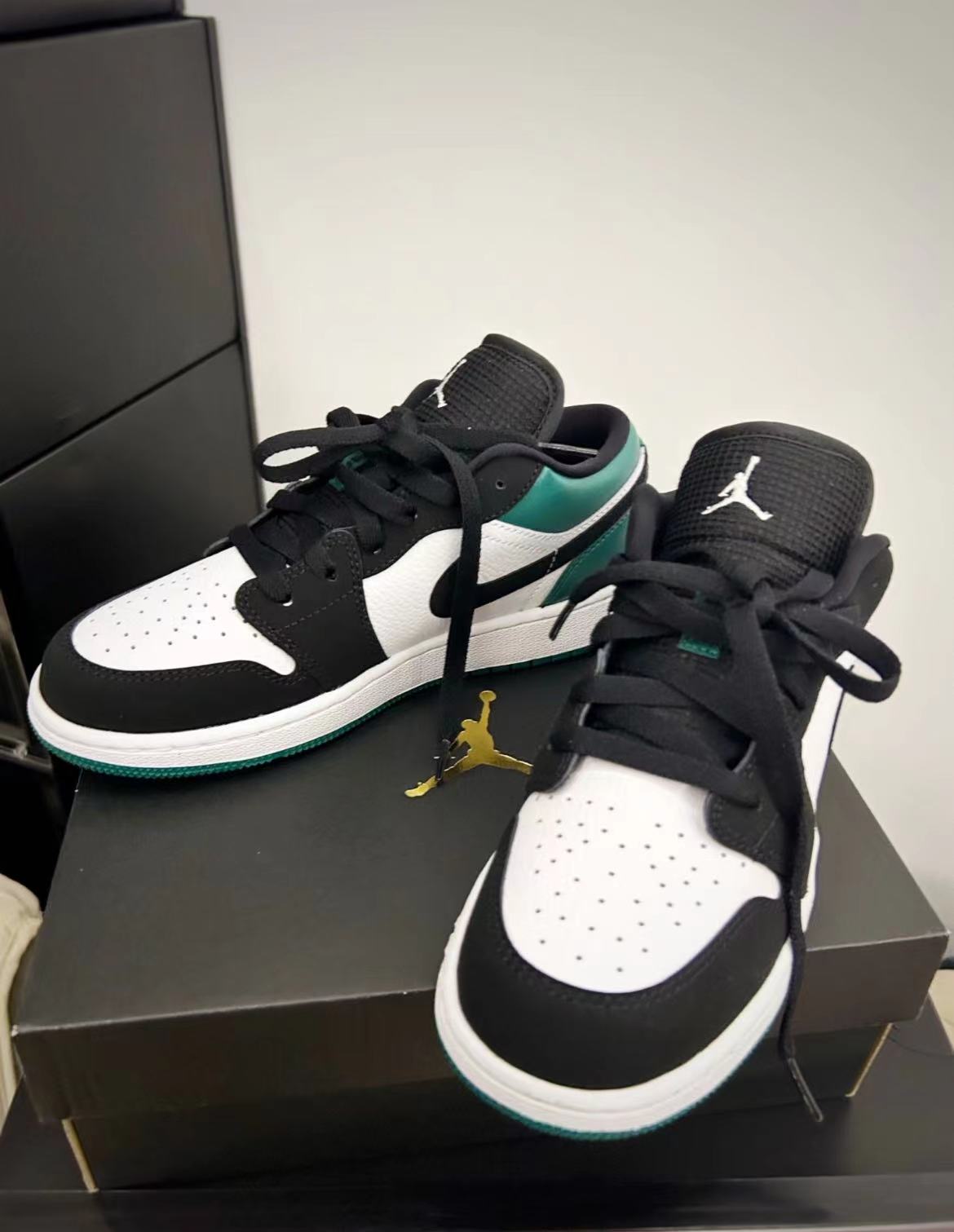 Jordan Air Jordan 1 AJ1低帮复古篮球鞋黑绿脚趾 553560-113-图1