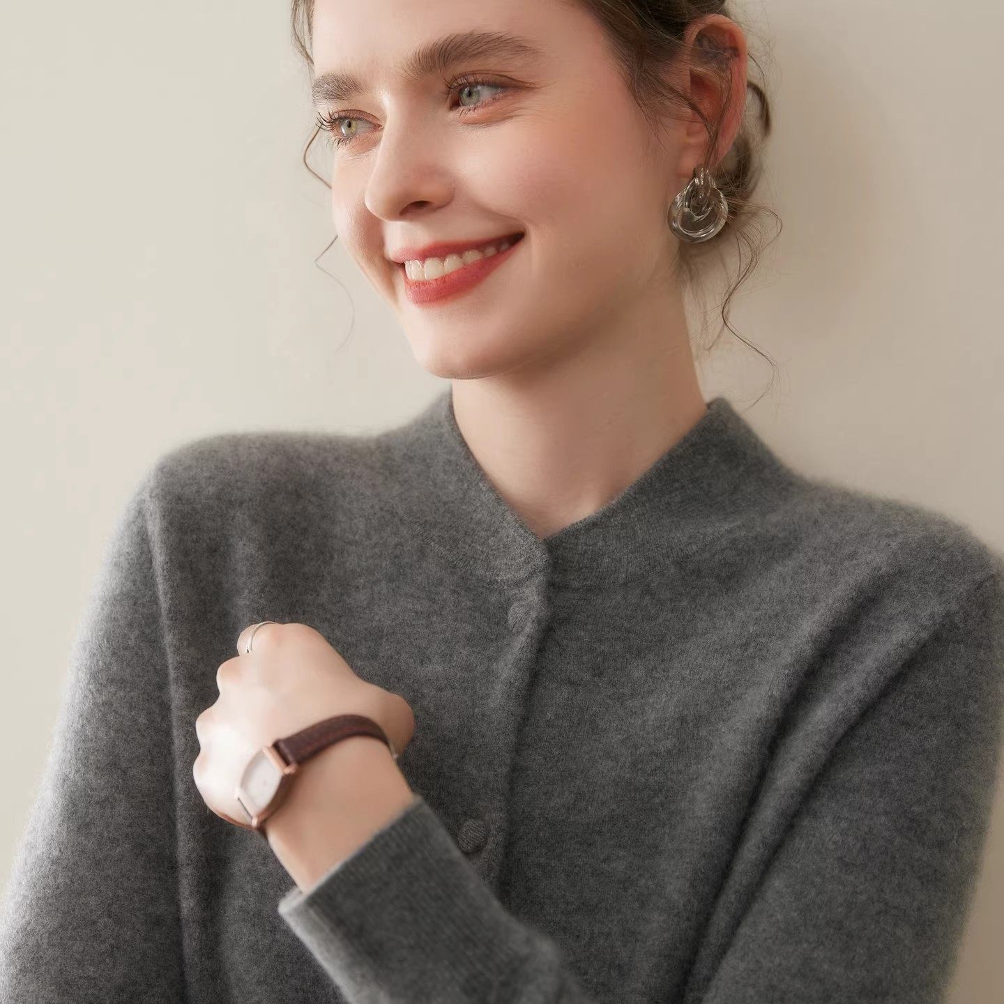 【新中式】羊绒衫女新中式包扣立领开衫红色毛衣秋冬宽松针织外套,淘宝优惠券,粉丝福利购,淘宝优惠卷