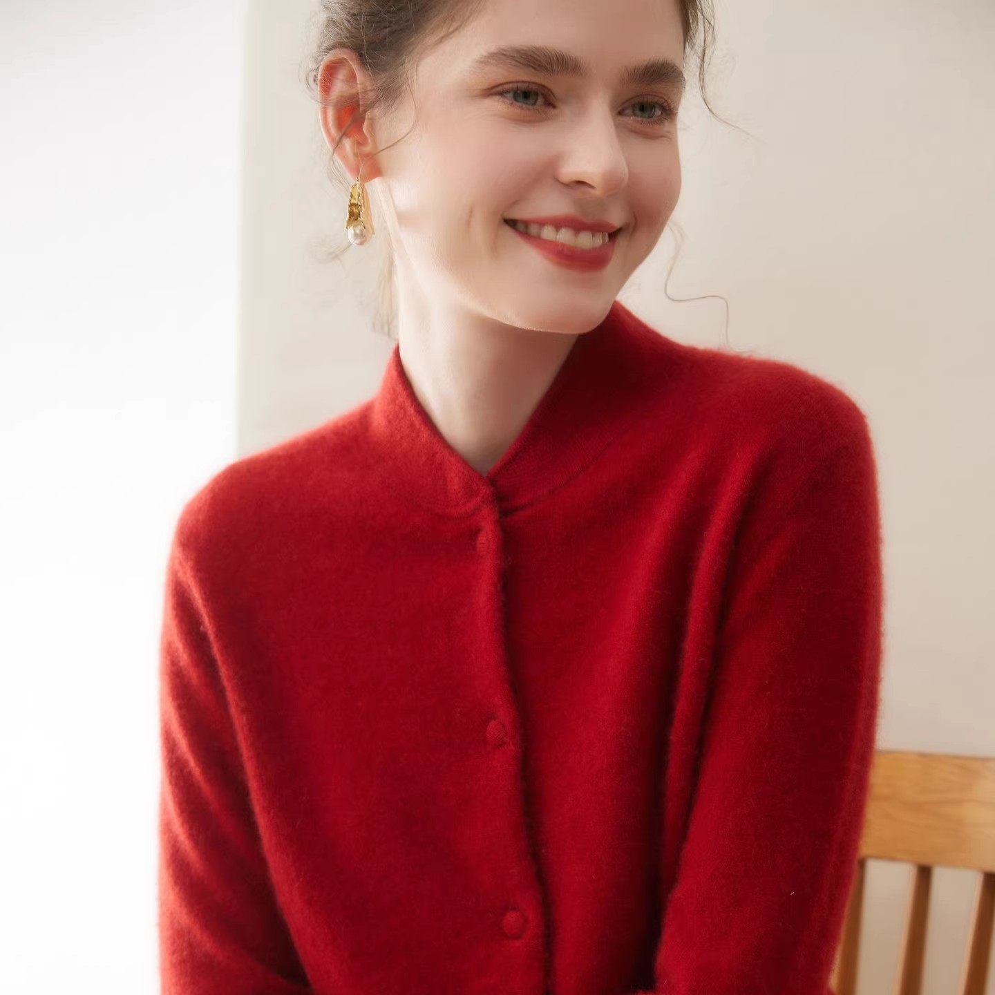 【新中式】羊绒衫女新中式包扣立领开衫红色毛衣秋冬宽松针织外套,淘宝优惠券,粉丝福利购,淘宝优惠卷