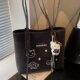 Large-capacity commuter tote bag with stylish design