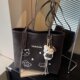 Large-capacity commuter tote bag with stylish design