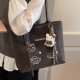 Large-capacity commuter tote bag with stylish design