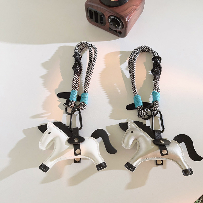 Clove 有钱小马登山扣挂坠手机链短款小包挂绳钥匙扣新年礼物包挂,淘宝优惠券,粉丝福利购,淘宝优惠卷