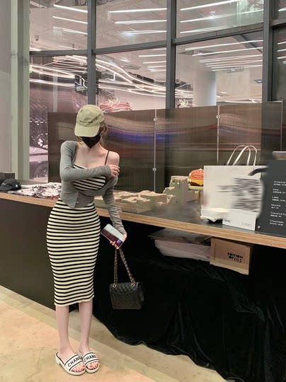 Striped high-slim waist-hugging suspender dress