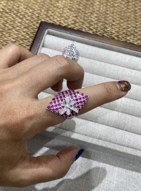 欧美满钻菱形戒指气质高级感个性中古百搭首饰玫红钻小花朵指环戒