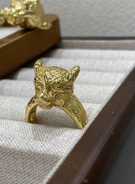 个性复古兽首金色手镯 绞丝纹理双头豹头开口手环高级感小众酷飒