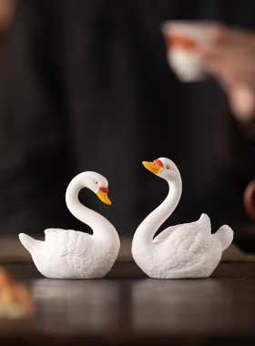 创意陶瓷天鹅摆件客厅办公室桌面装饰品白天鹅一对盆景微景观