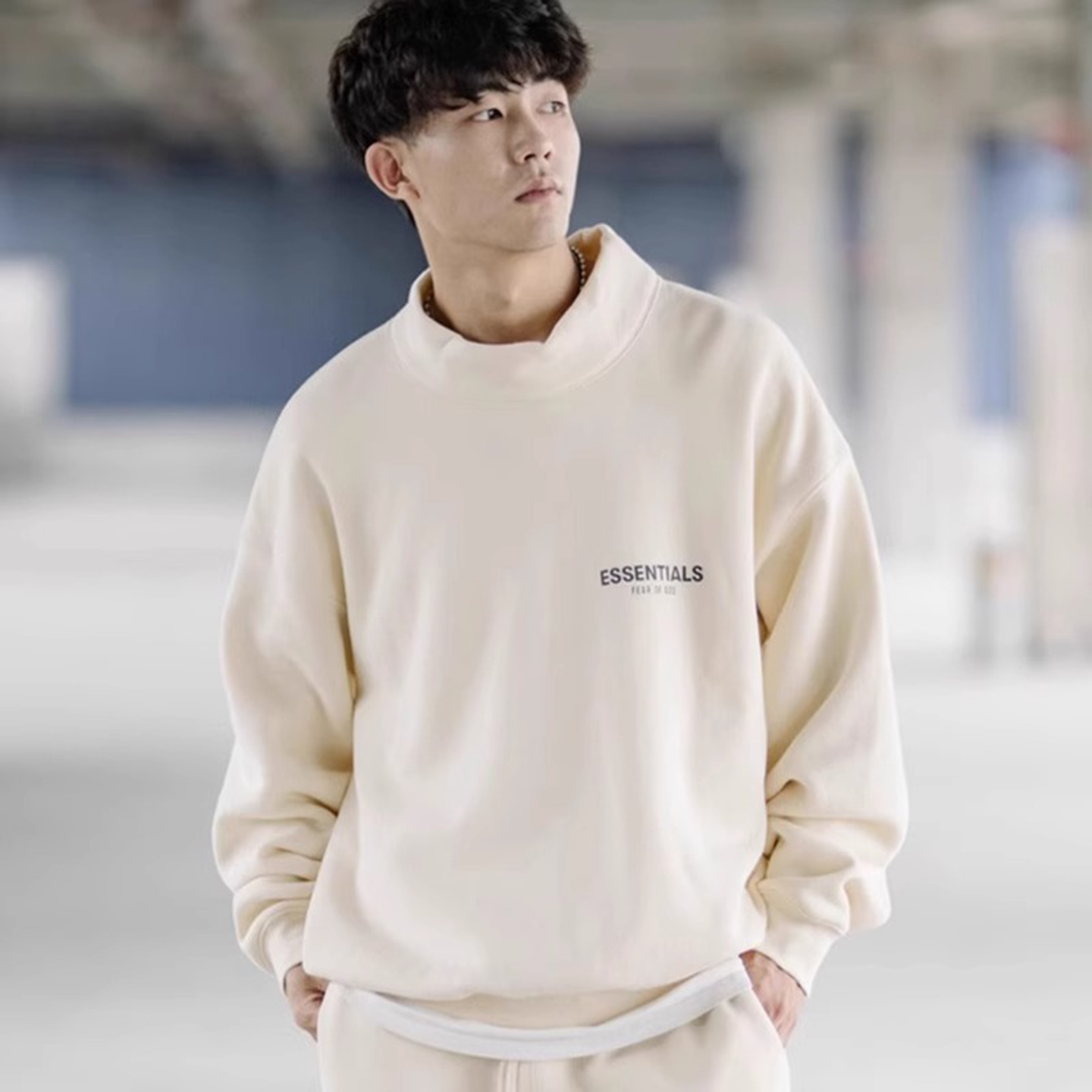 弹跳潮人 Fear Of God Essentials 20款字母小高领加绒套头卫衣潮 - 图0