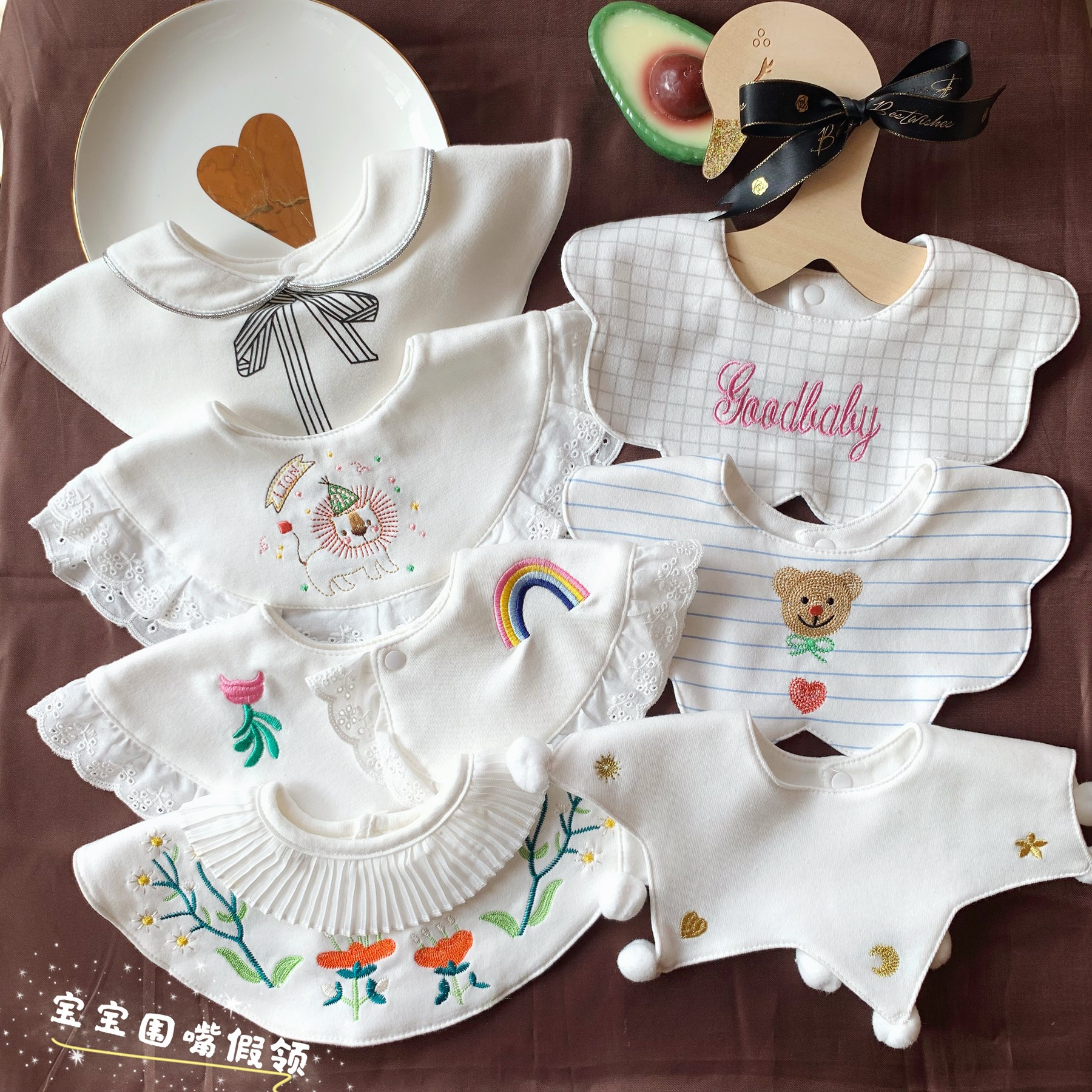 Rotating lace round decorative baby saliva towel