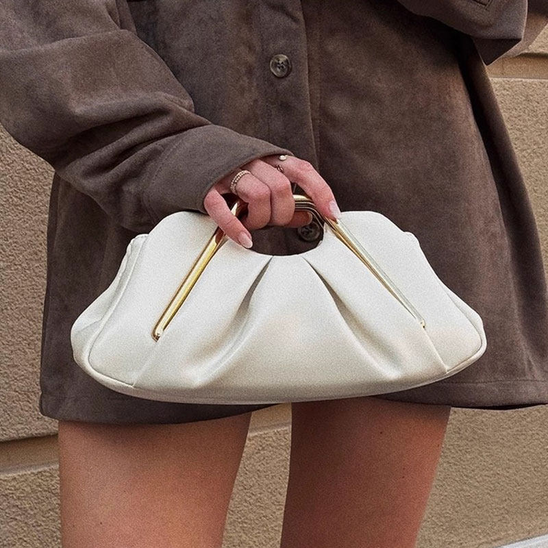 小众设计褶皱云朵包女复古金属手柄斜挎小包牛角包百搭手拿晚宴包,淘宝优惠券,粉丝福利购,淘宝优惠卷