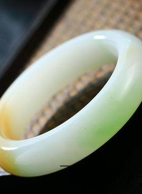 新疆和田玉俏色三彩手镯且末糖翠青白玉镯子青海料女款正装送礼物