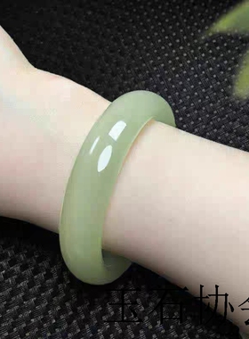 新品新疆金丝玉青白玉正圈手镯青绿色猫眼冰种昆仑玉镯旺夫鸭蛋青