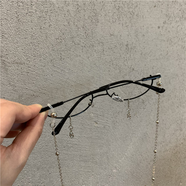 The same style as the internet celebrity with chain pendant glasses with internet celebrity