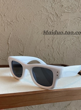 复古学院风红色方形防紫外线墨镜