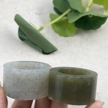 2件价新疆和田玉晴水点墨青花扳指边角料戒指戒圈指环下脚料包邮t