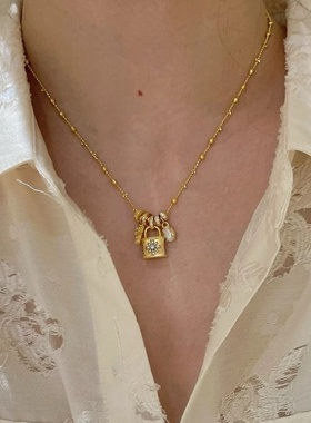 高级感锁包跑环十字架吊坠项链vi