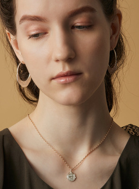 纯银锆石女狮子徽章项链