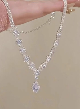 轻奢满钻爆闪水滴锆石吊坠项链女网红精致choker锁骨链新娘粗颈链
