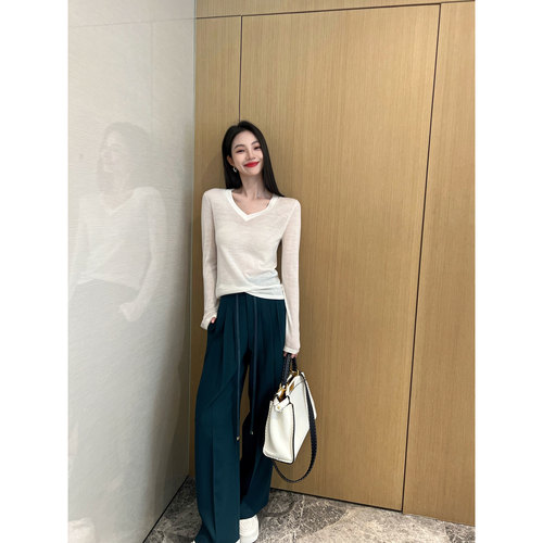 NancyCavally专柜款超细100S美丽诺羊毛 轻薄0压感V领修身打底衫 - 图0
