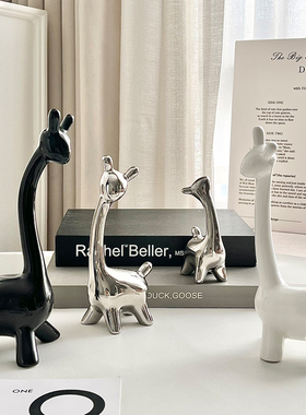 一家四口客厅小鹿轻奢摆件