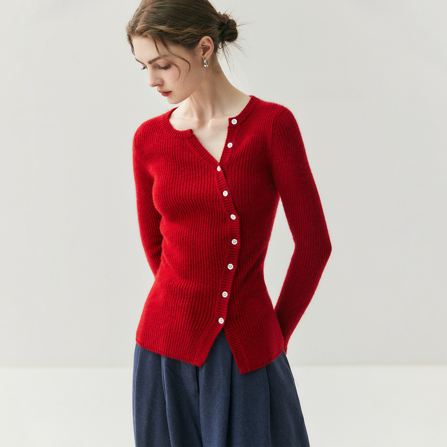 法式小众100纯山羊绒针织开衫女V领修身显瘦打底毛衣秋冬软糯上衣 - 图2