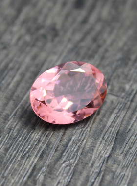 巴西椭圆形蛋形摩根石女粉红晶体