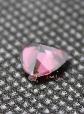 三角形锆石镶嵌戒指水钻男女款