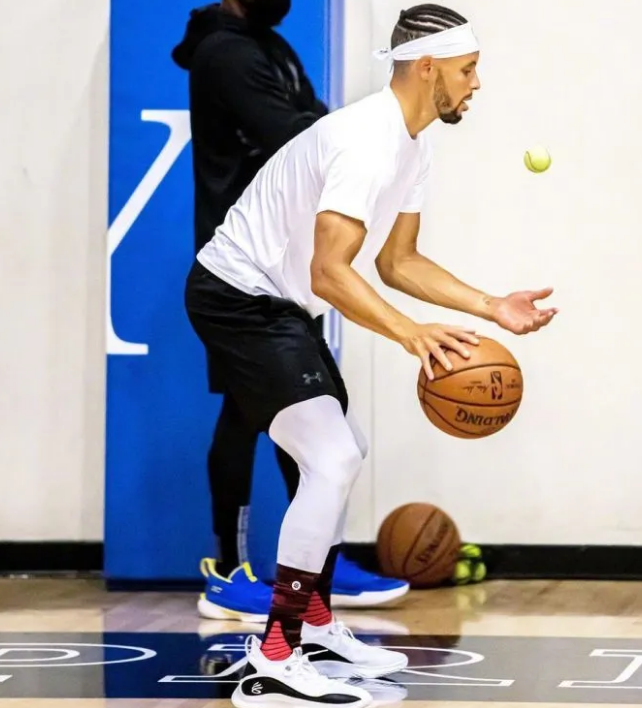 UA curry 8 team 安德玛 库里8 黑白男子实战篮球运动鞋 3024785 - 图0