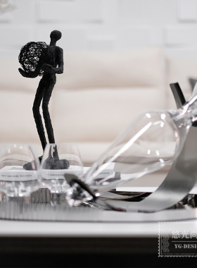 现代简约样板房客厅餐厅陶瓷花艺花器组合玻璃酒器不锈钢托盘摆件