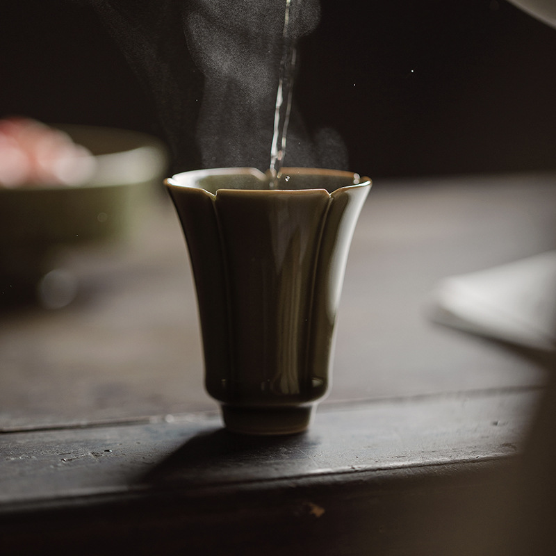 束刻新品越窑龙泉梅子青瓷悦心花口聚香杯闻香杯功夫茶杯品茗杯 - 图0