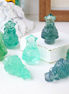 天然绿萤石圣诞树雕刻件水晶原石打磨雕刻圣诞节氛围装饰摆件