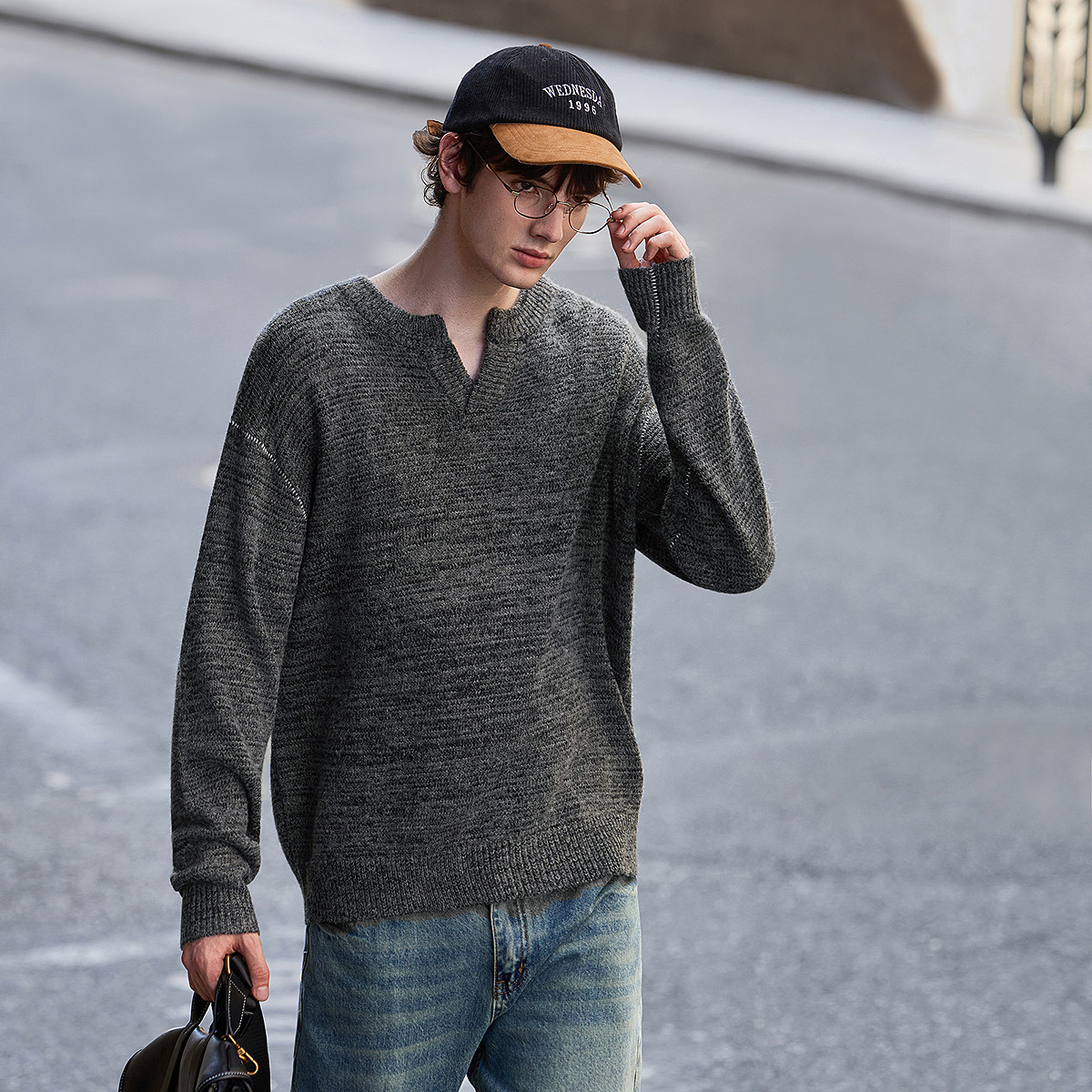 唐狮2026秋冬季毛衣男圆领套头小V撞色明线德美拉肌理感毛线衫,淘宝优惠券,粉丝福利购,淘宝优惠卷