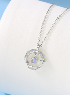 2023年夏季新品羽你相伴幻彩月光石轻奢羽毛吊坠s925纯银项链