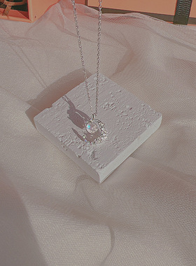 s925纯银月亮项链女时尚气质幻彩月光石新款配饰小众设计感锁骨