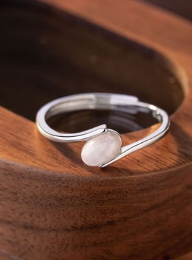天然月光石纯银925戒指小众设计轻奢款椭圆形素圈小红书同款戒环