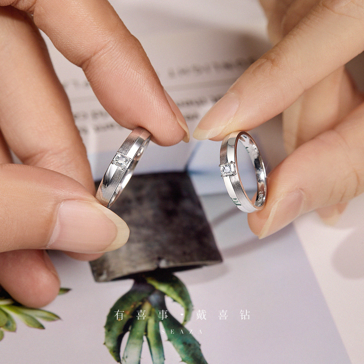 [现货]喜钻白18k金女时尚梯钻戒 喜钻深圳手饰