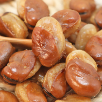 Des vers de soie frits croupants et croupants avec des aliments à base zéro et des lentilles épicées en vrac 4 catty de haricots dorchidée petite viande de vache conditionnée au goût frite