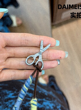 dsm时尚复古度假风做旧剪刀吊坠长项链女款轻奢小众感叠戴毛衣链