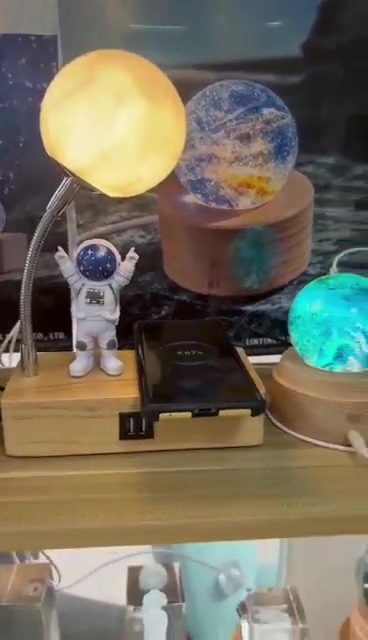 宇航员台灯太空人小夜灯无线充电器迷你USB灯生日礼品定制礼物新