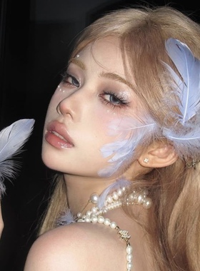 小红书爆款美妆仙女风羽毛头饰女浅蓝色贴脸羽毛创意妆容气质发饰
